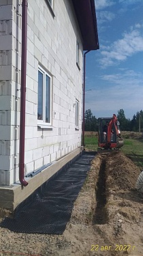 Устройство ливневой канализации и бетонной отмостки  в деревни Красницы.  №5